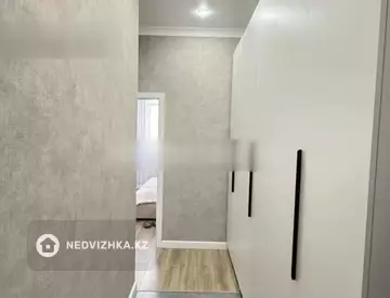 2-комнатная квартира, этаж 3 из 17, 54 м²