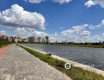 2-комнатная квартира, этаж 4 из 18, 64 м²