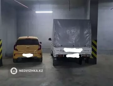 2-комнатная квартира, этаж 17 из 20, 55 м², на длительный срок