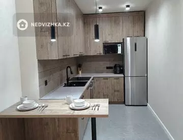 2-комнатная квартира, этаж 17 из 20, 55 м², на длительный срок