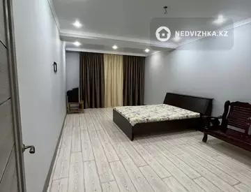 1-комнатная квартира, этаж 2 из 5, 55 м², на длительный срок