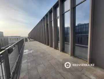 4-комнатная квартира, этаж 4 из 4, 105 м²