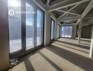 4-комнатная квартира, этаж 4 из 4, 105 м²