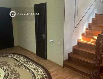 8-комнатный дом, 4 соток, 700 м²