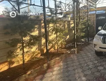 8-комнатный дом, 4 соток, 700 м²