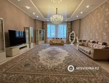 3-комнатная квартира, этаж 6 из 6, 178 м², на длительный срок