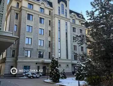 3-комнатная квартира, этаж 6 из 6, 178 м², на длительный срок