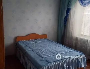 3-комнатная квартира, этаж 4 из 5, 60 м², На длительный срок