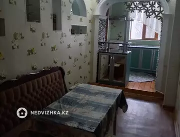 3-комнатная квартира, этаж 4 из 5, 60 м², На длительный срок