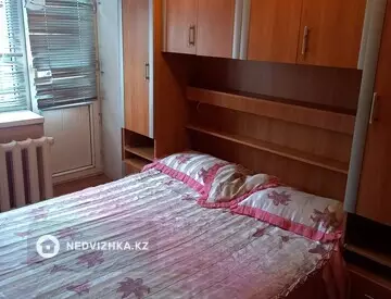 3-комнатная квартира, этаж 4 из 5, 60 м², На длительный срок