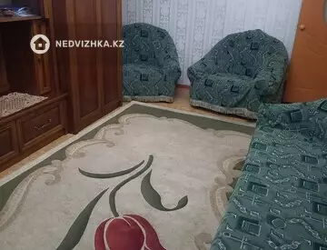 3-комнатная квартира, этаж 4 из 5, 60 м², На длительный срок