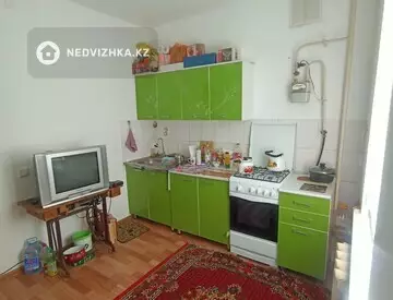 2-комнатная квартира, этаж 3 из 3, 80 м²