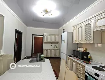 4-комнатный дом, 10 соток, 136 м²