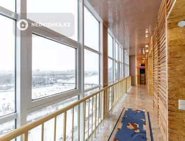 3-комнатная квартира, этаж 9 из 28, 145 м²