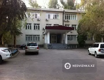 Офисное помещение, этаж 1 из 3, в административном здании, 44 м², на длительный срок