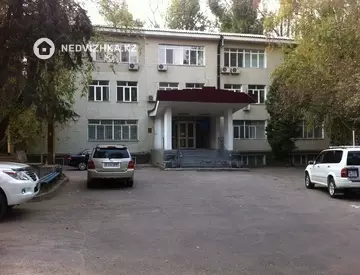 Помещение, этаж 1 из 3, 234 м², на длительный срок