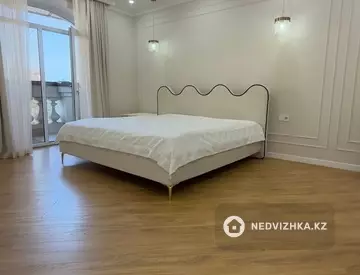 4-комнатная квартира, этаж 3 из 3, 160 м²