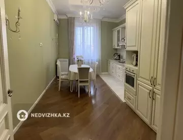 3-комнатная квартира, этаж 4 из 6, 141 м²