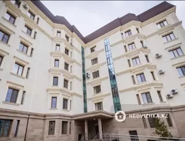 3-комнатная квартира, этаж 4 из 6, 141 м²
