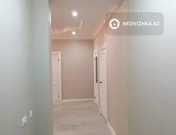 5-комнатная квартира, этаж 10 из 12, 204 м²