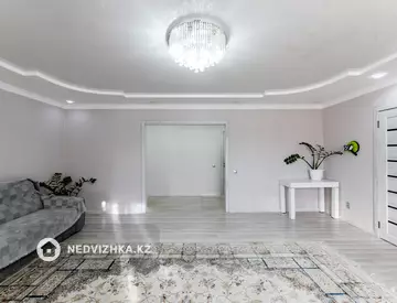 3-комнатная квартира, этаж 3 из 6, 90 м²