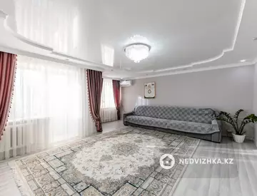 3-комнатная квартира, этаж 3 из 6, 90 м²