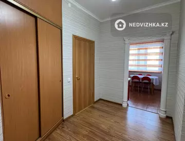 3-комнатная квартира, этаж 2 из 9, 125 м²