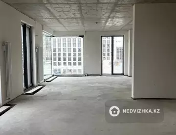 4-комнатная квартира, этаж 5 из 8, 150 м²