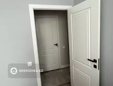 2-комнатная квартира, этаж 4 из 9, 64 м²