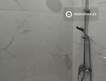 2-комнатная квартира, этаж 4 из 9, 64 м²