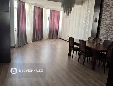 3-комнатная квартира, этаж 4 из 4, 180 м², на длительный срок