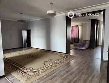 3-комнатная квартира, этаж 4 из 4, 180 м², на длительный срок