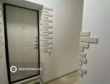 2-комнатная квартира, этаж 1 из 3, 52 м², на длительный срок