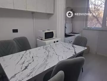 3-комнатная квартира, этаж 3 из 5, 60 м², на длительный срок