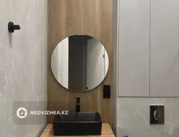 3-комнатная квартира, этаж 2 из 17, 103 м²