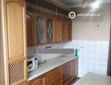 3-комнатная квартира, этаж 9 из 9, 70 м², на длительный срок