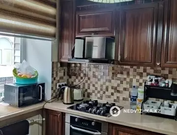 3-комнатная квартира, этаж 3 из 3, 81 м²