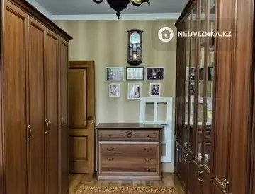 3-комнатная квартира, этаж 3 из 3, 81 м²