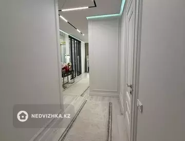 3-комнатная квартира, этаж 4 из 10, 123 м²