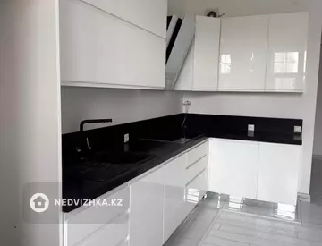 3-комнатная квартира, этаж 4 из 6, 138 м²