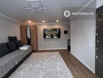 1-комнатная квартира, этаж 3 из 5, 38 м², посуточно