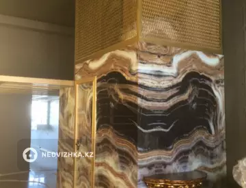 Офисное помещение, этаж 1 из 10, в жилом доме, 150 м²