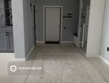 4-комнатная квартира, этаж 2 из 12, 135 м²