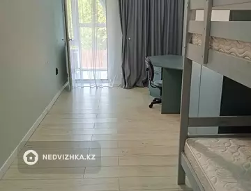 4-комнатная квартира, этаж 2 из 12, 135 м²