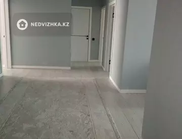 4-комнатная квартира, этаж 2 из 12, 135 м²