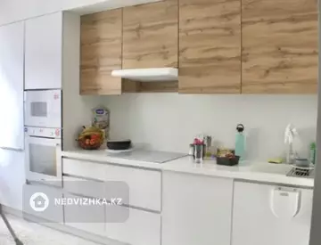 3-комнатная квартира, этаж 4 из 22, 82 м²