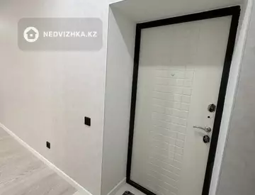 2-комнатная квартира, этаж 4 из 10, 40 м²