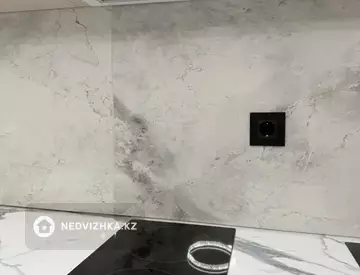 2-комнатная квартира, этаж 4 из 10, 40 м²