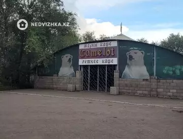 Здание, 3 этажа, 736 м²