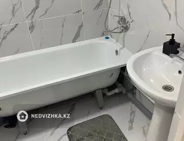 2-комнатная квартира, этаж 9 из 9, 60 м², посуточно